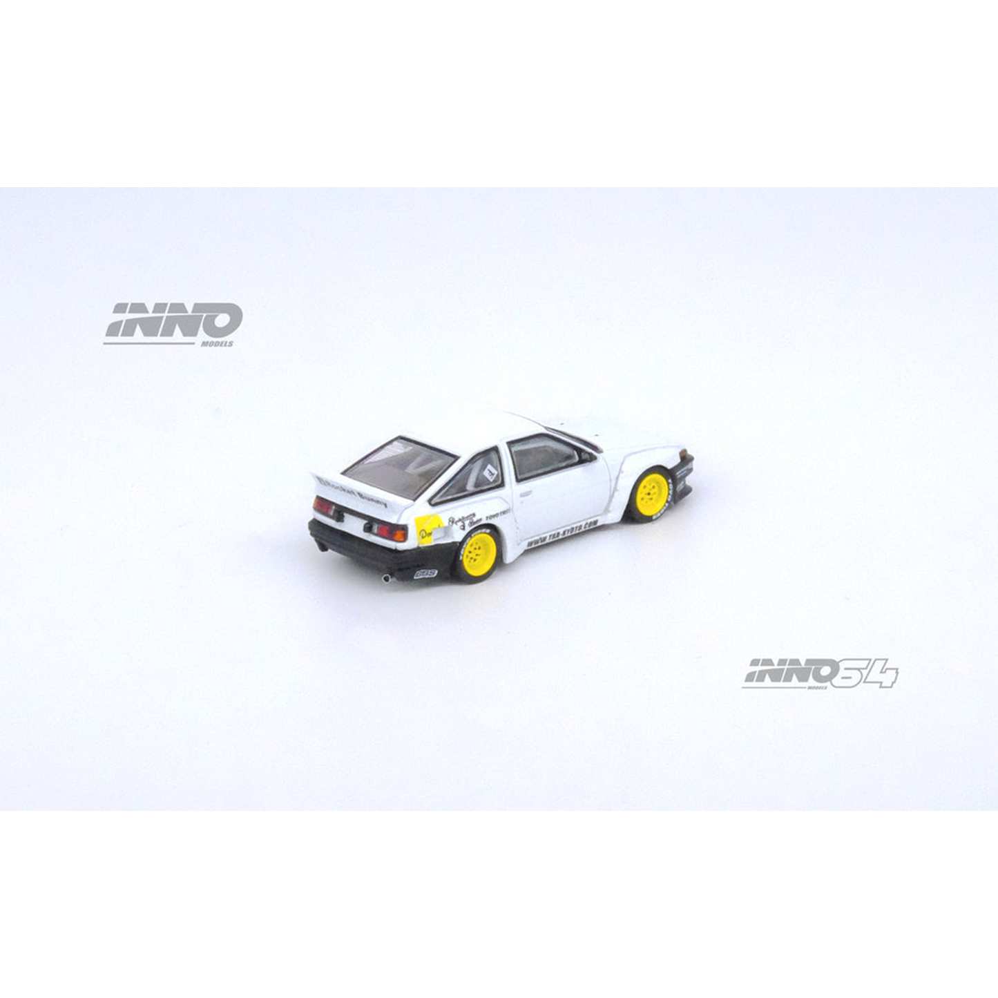 Inno64 Toyota Corolla Trueno AE86 Pandem / Rocket Bunny