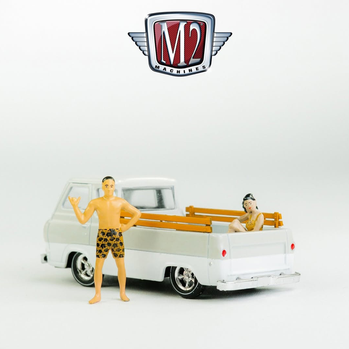 M2 Diorama Auto-Figs 1964 Ford Econoline Truck "Sunny Sea Beach Club"
